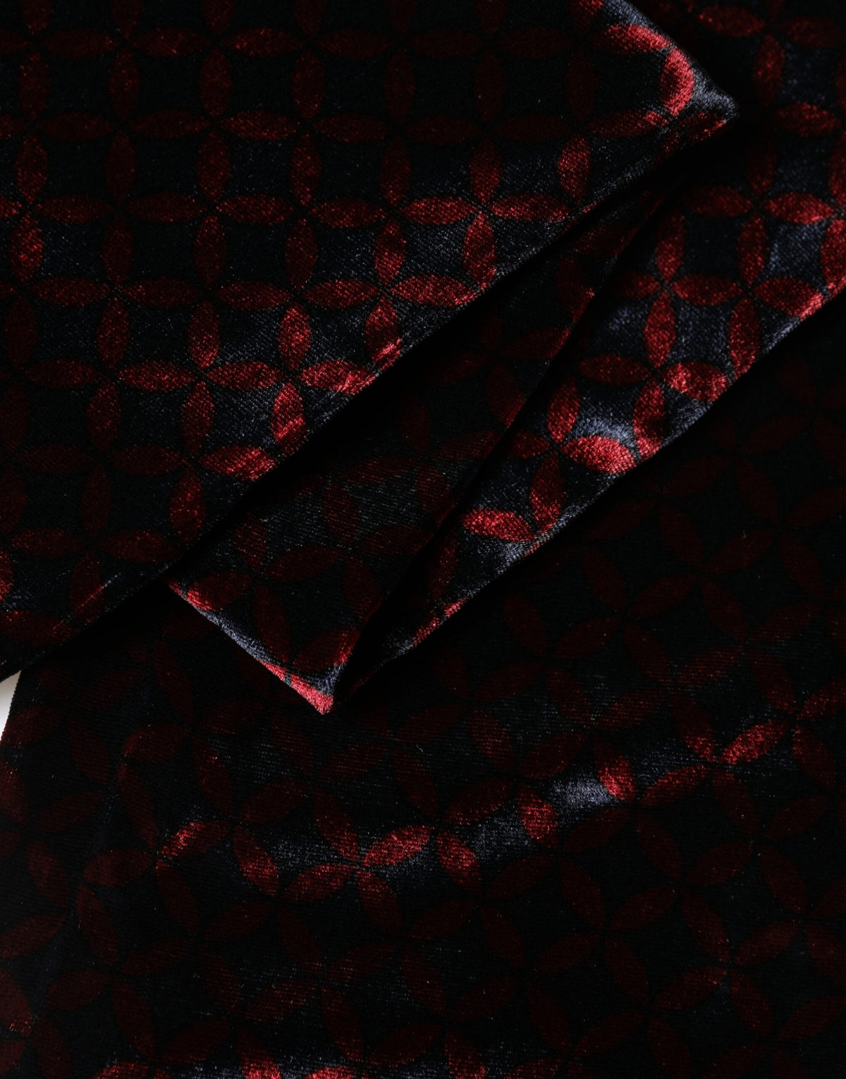 Black Red Rayon Geometric Pattern Fringe 140cm X 16cm Scarf