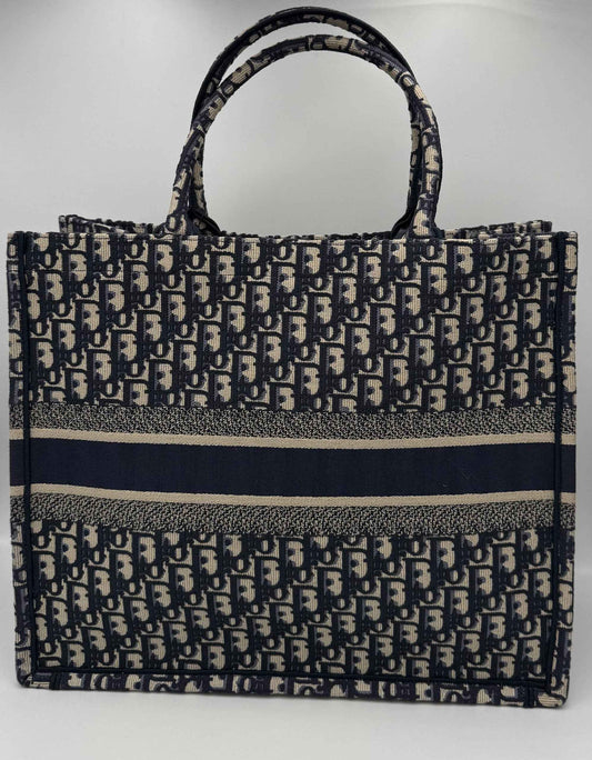 DIOR TOTE BOOK Grande Tote