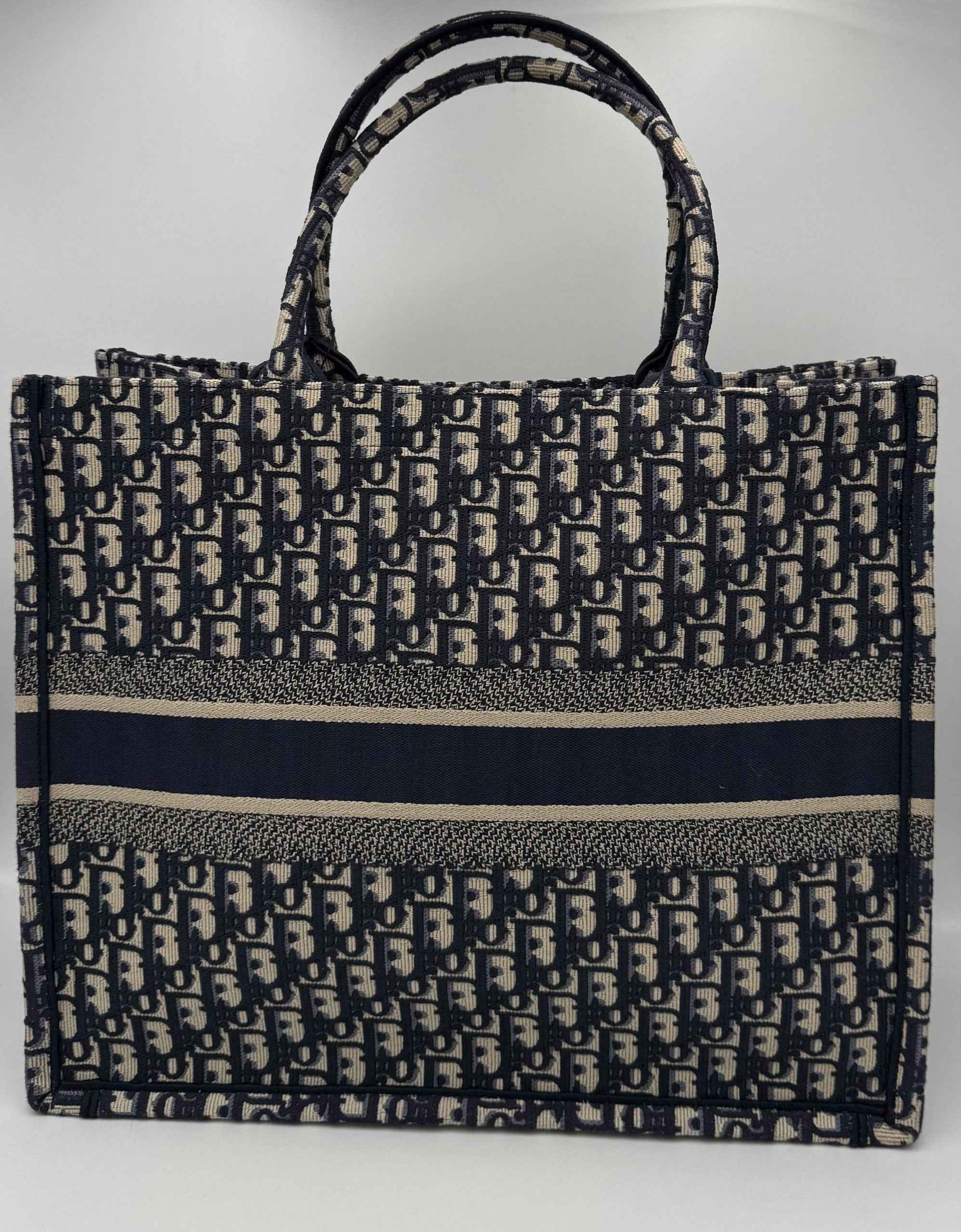 DIOR TOTE BOOK Grande Tote