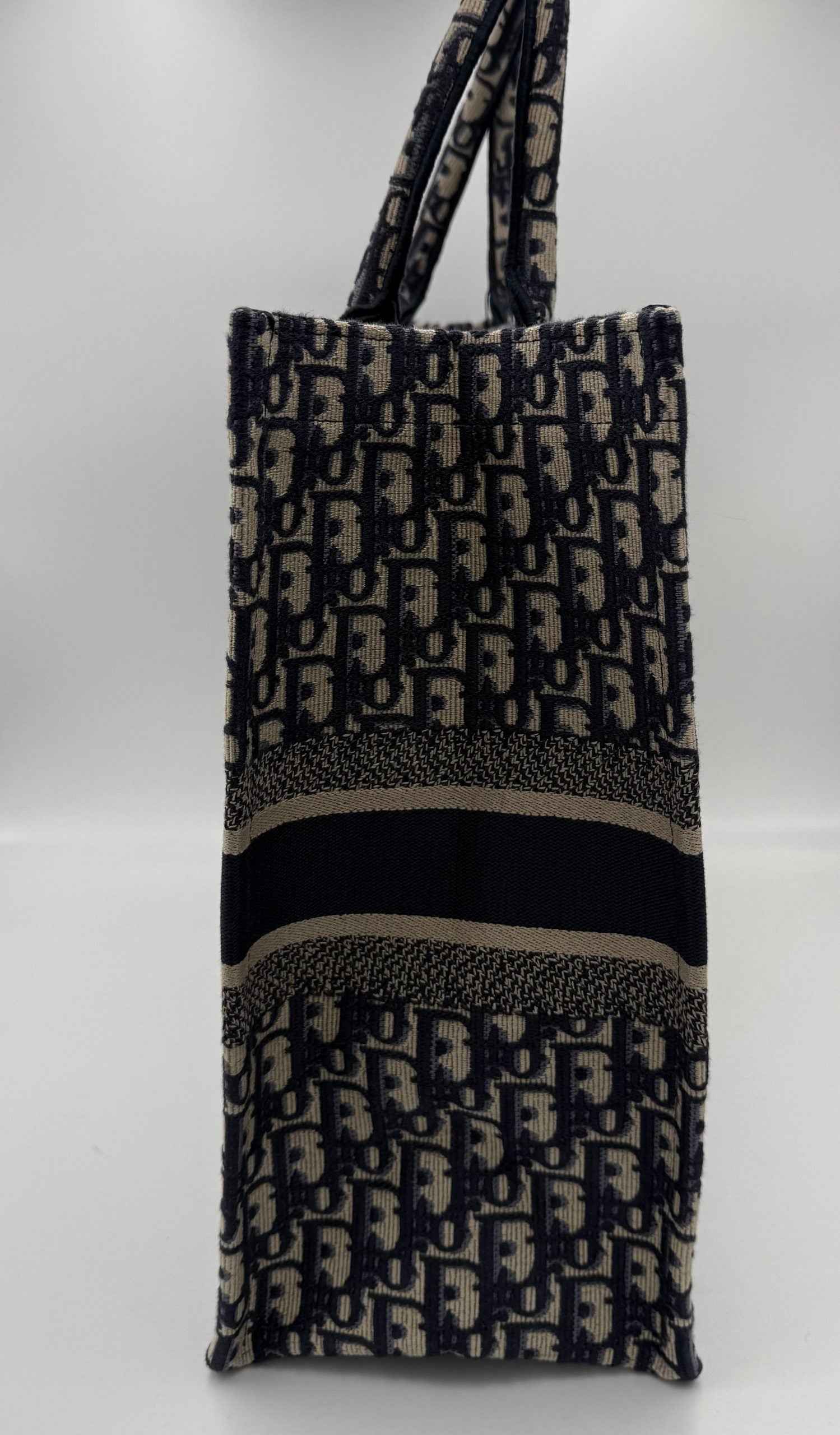 DIOR TOTE BOOK Grande Tote