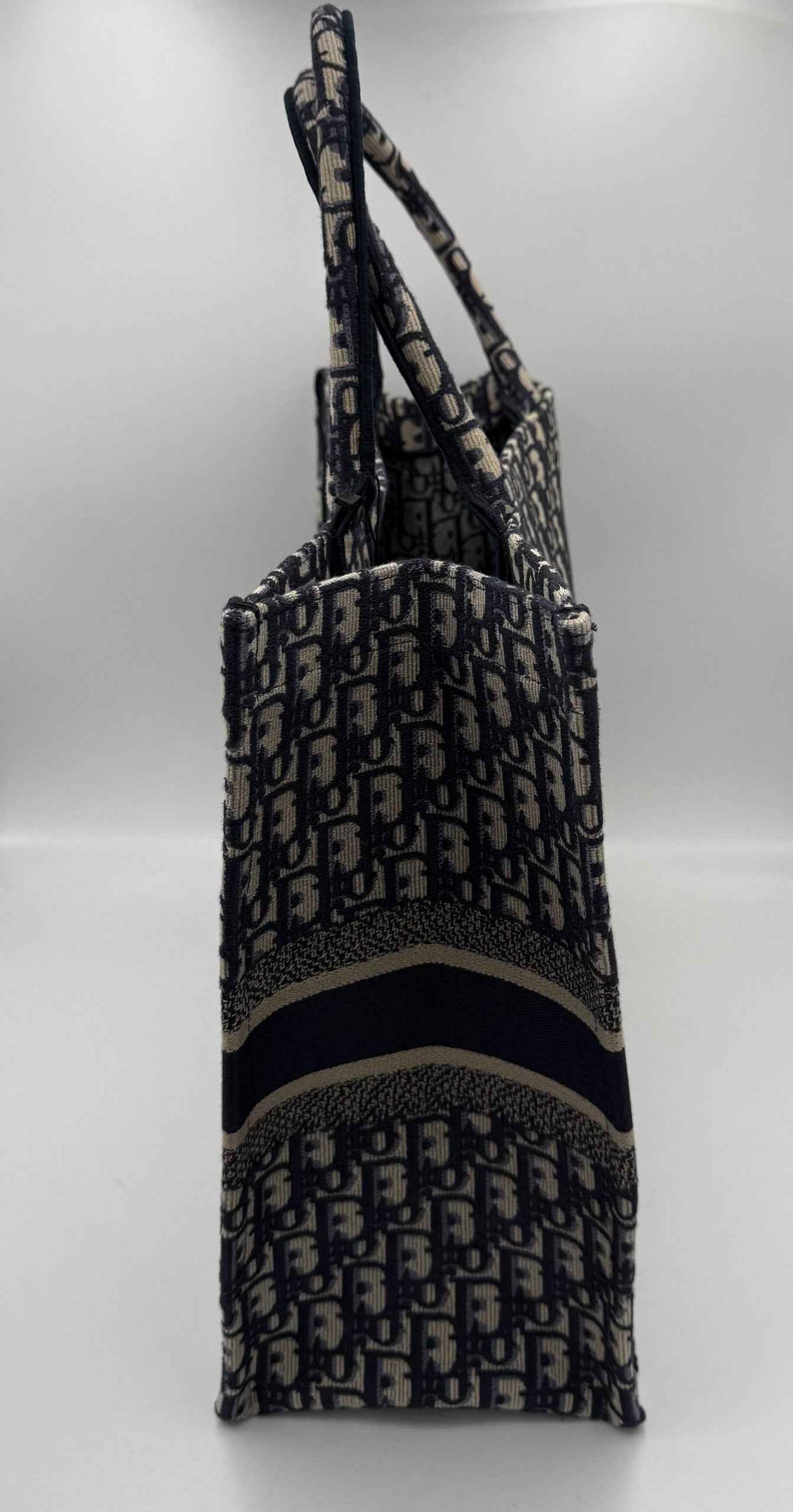 DIOR TOTE BOOK Grande Tote