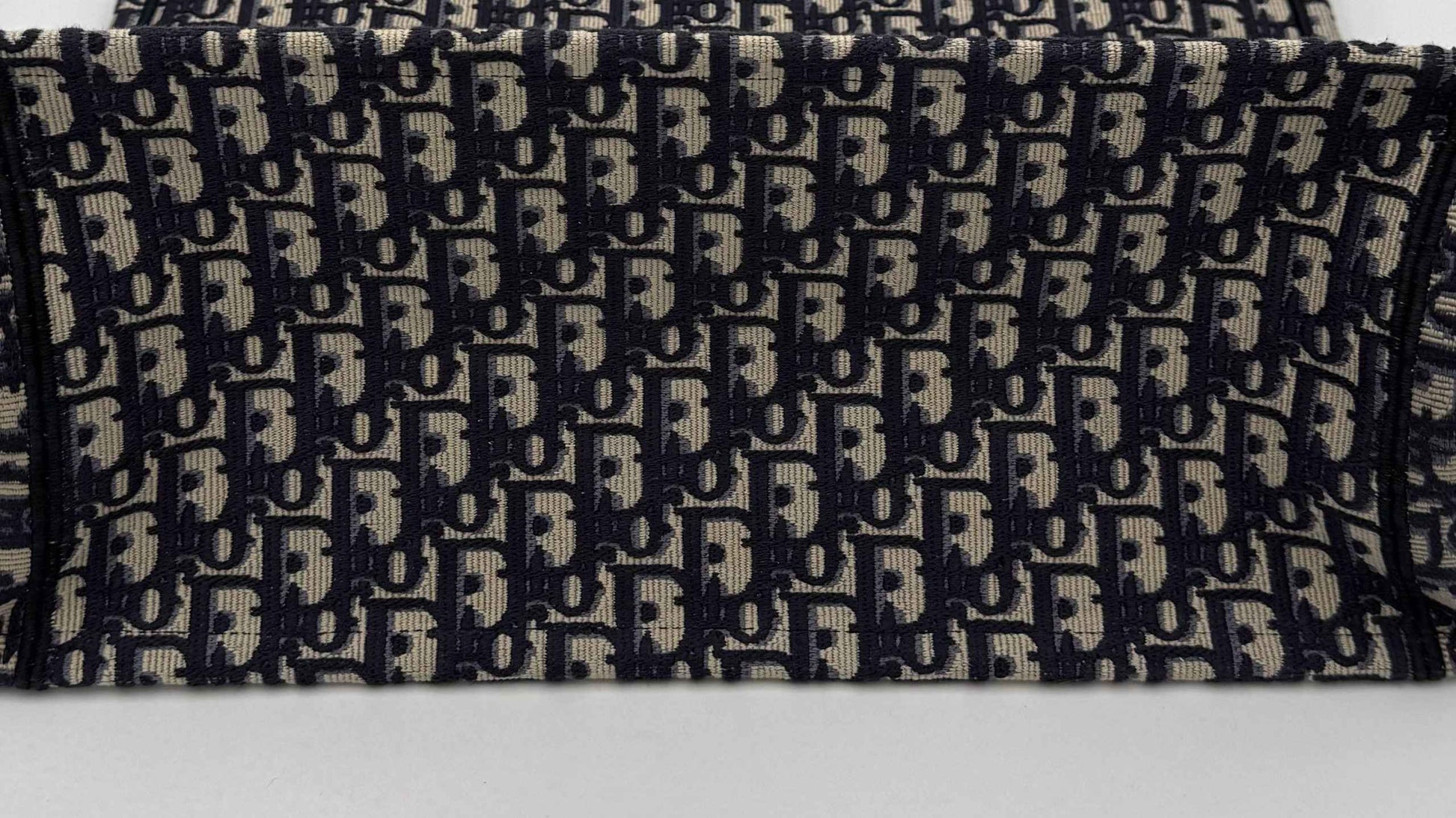 DIOR TOTE BOOK Grande Tote
