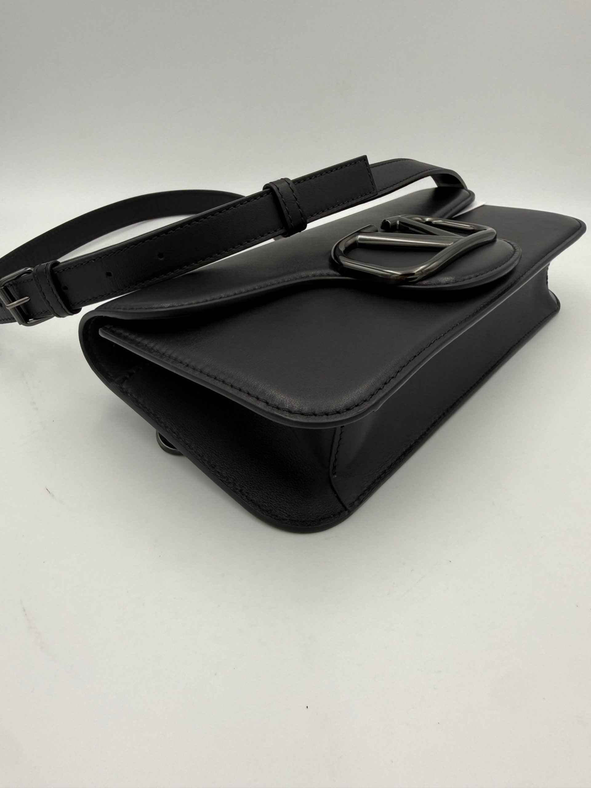 VALENTINO GARAVANI VLOGO Black Handbag