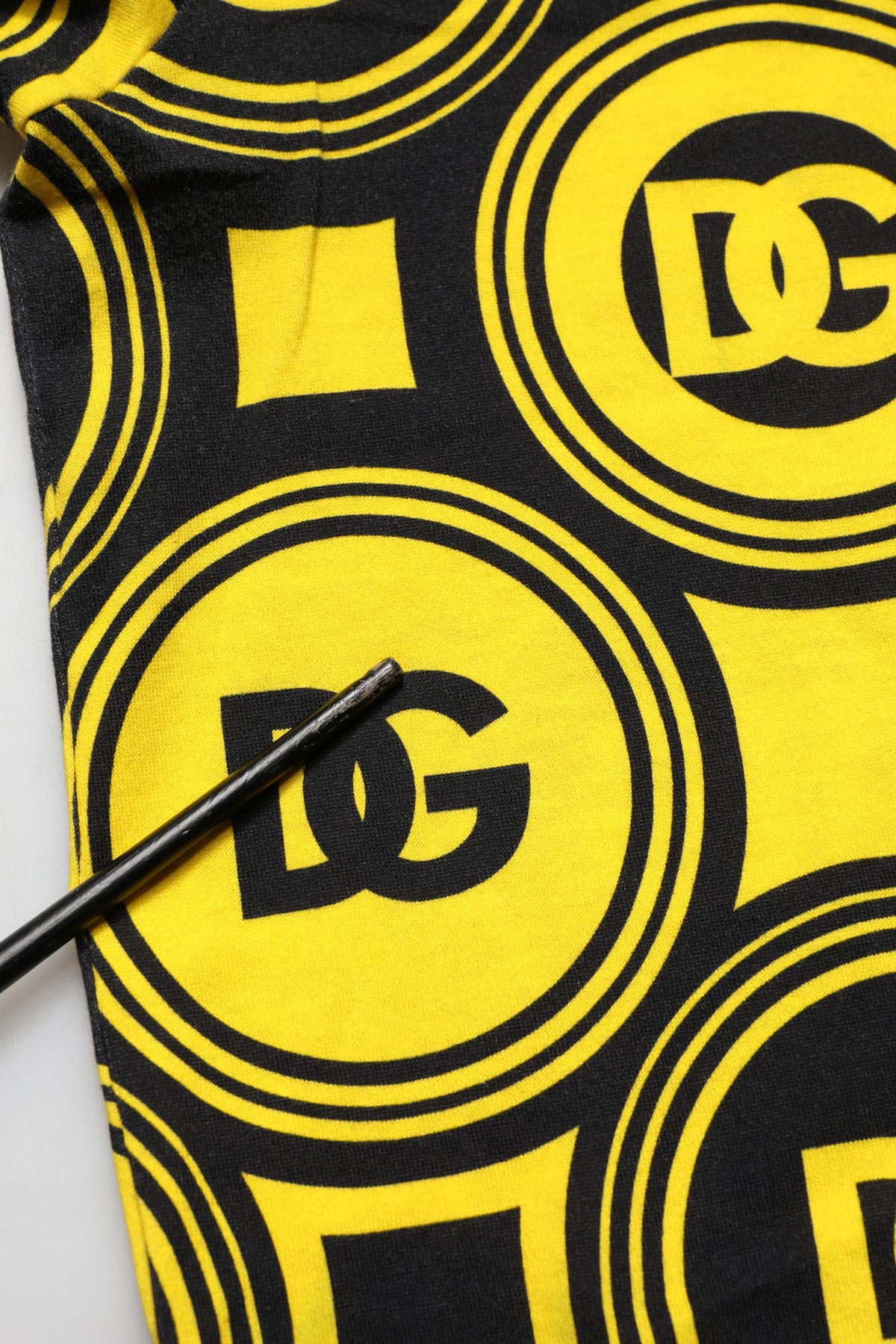 Yellow Black Logo Geometric Pattern T-shirt