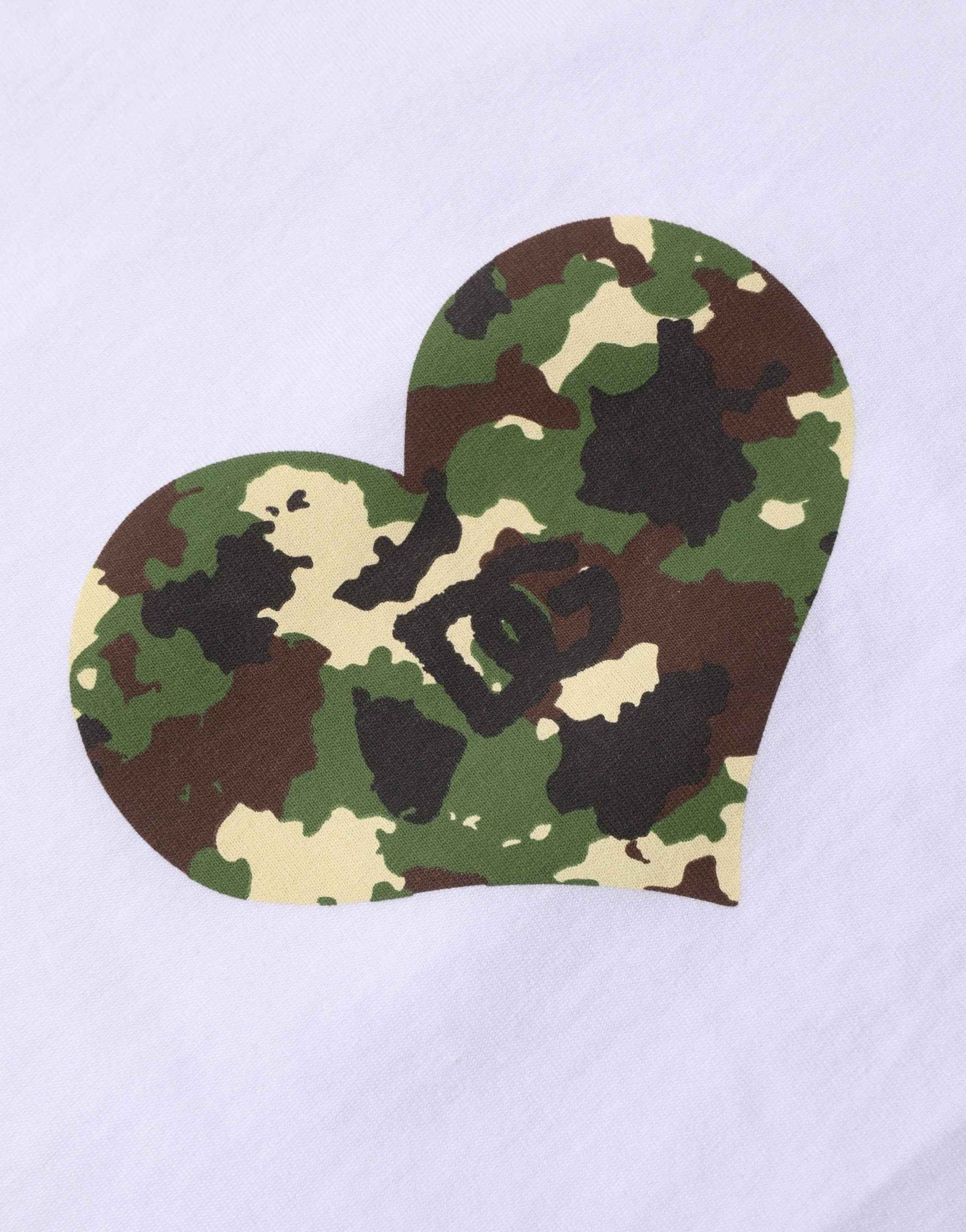 White Heart Shaped Camouflage Patch Men T-shirt