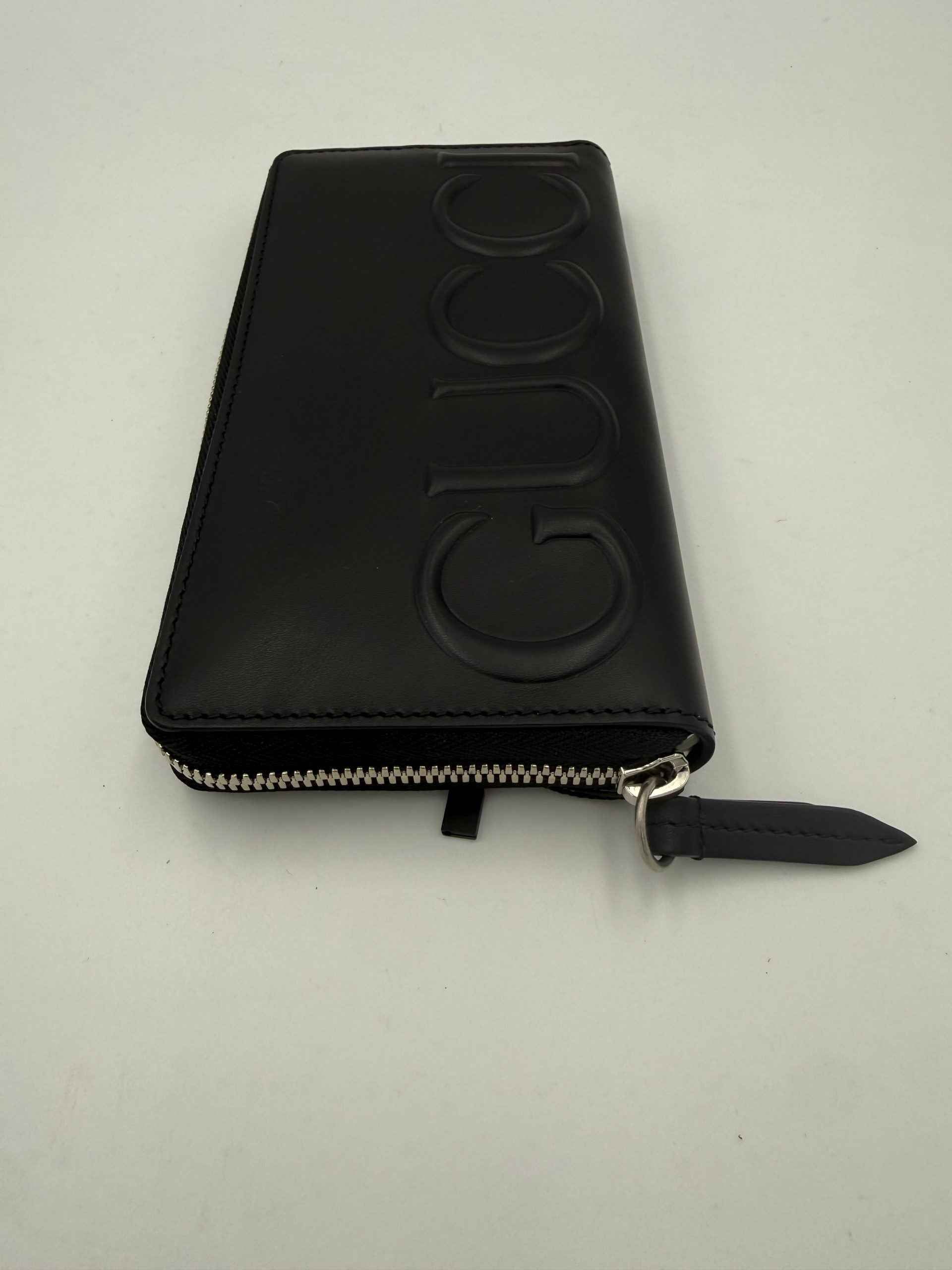 GUCCI Zip Black Front Logo Embossed Wallet