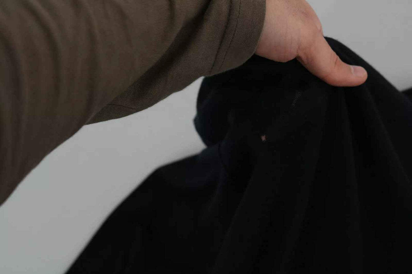Black Cashmere Crewneck Pullover Sweater